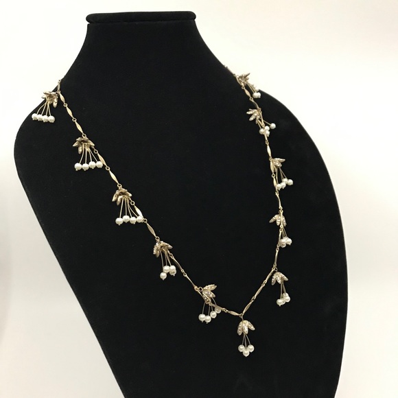 Pearl Flower Necklace - Picture 4 of 7